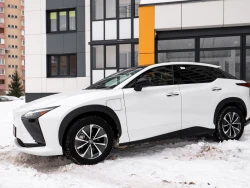 Lexus RZ 450e Premium Edition 1